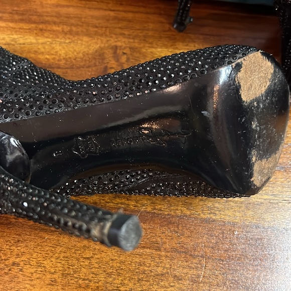 🥰Report Signature “Clarkson”Bootie, Black Satin/ Crystal, Sz 8 - Picture 2 of 5